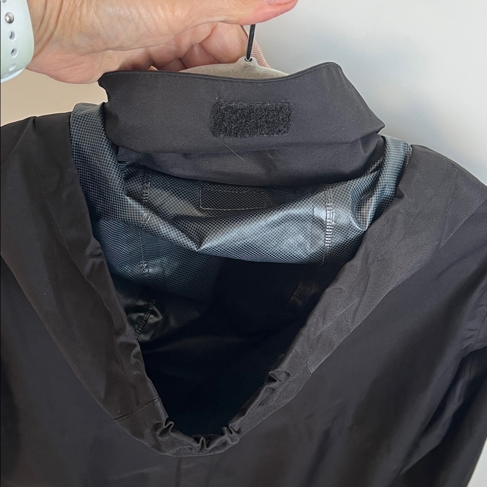 Mondetta Black Water Resistant Hooded Outdoor Rain Jacket with Hood, Size L - Picture 7 of 15